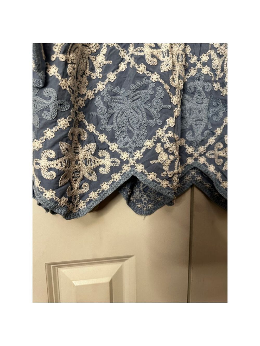 Kindred Blue White Embroidered Blouse Size M - Picture 6 of 9